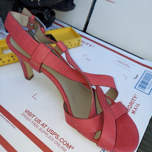 Size 39 ECCO Red 3inch heels - Picture 2 of 13